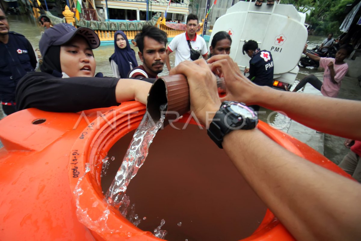 Air Bersih Untuk Warga Terdampak Banjir Antara Foto