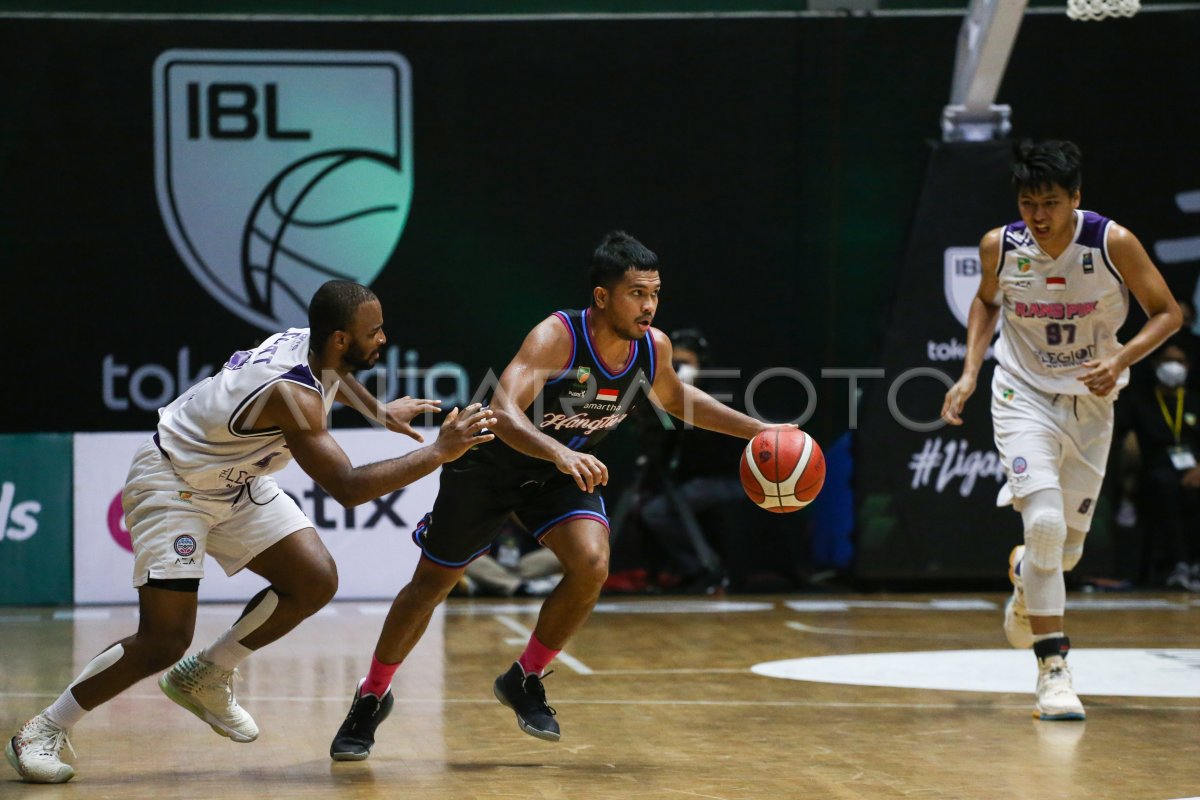 RANS PIK BASKETBALL KALAHKAN AMARTHA HANGTUAH JAKARTA ANTARA Foto