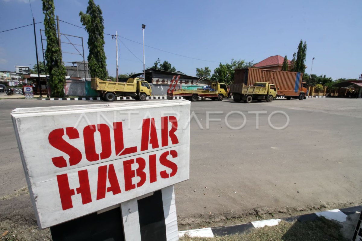 KELANGKAAN SOLAR DI ACEH ANTARA Foto