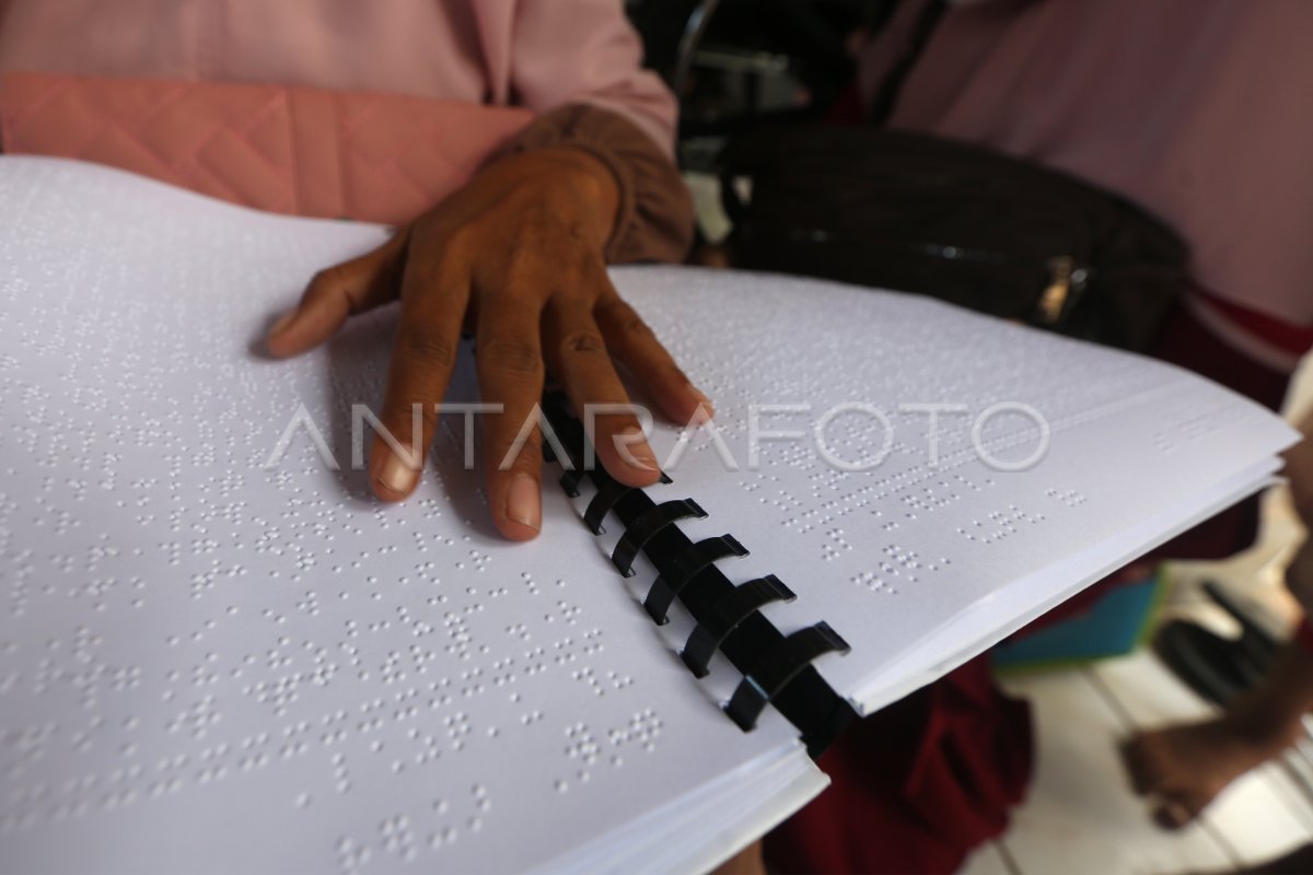 Belajar Mengaji Al Quran Huruf Braille Antara Foto