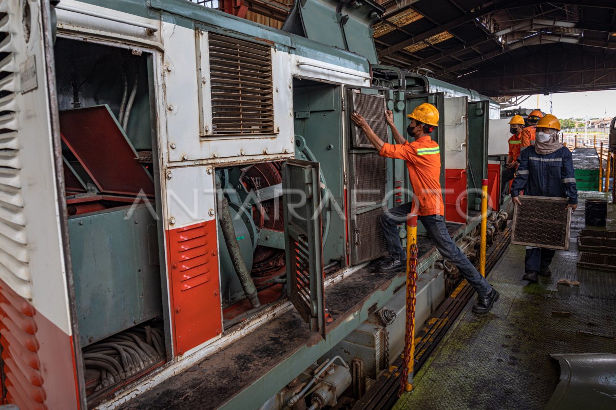 PERAWATAN LOKOMOTIF KERETA API DAOP 4 SEMARANG ANTARA Foto