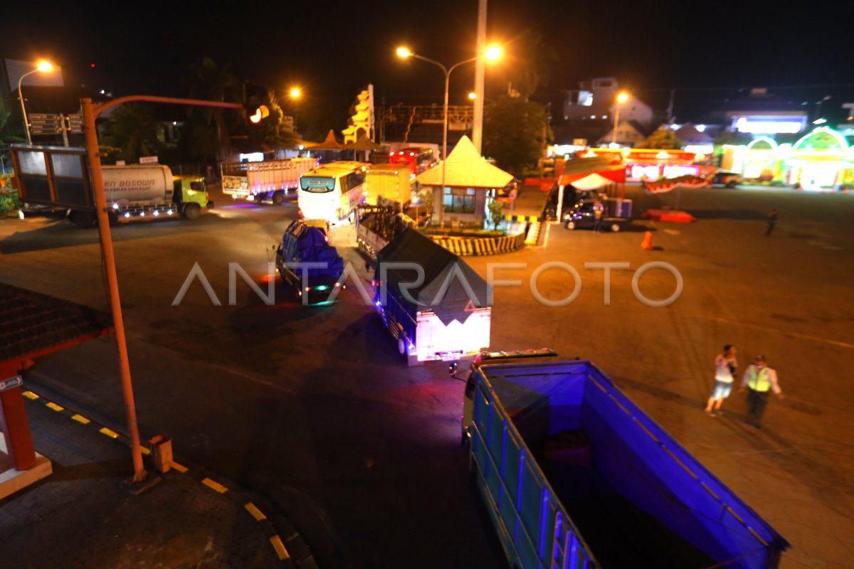 ARUS MUDIK DI PELABUHAN KETAPANG ANTARA Foto