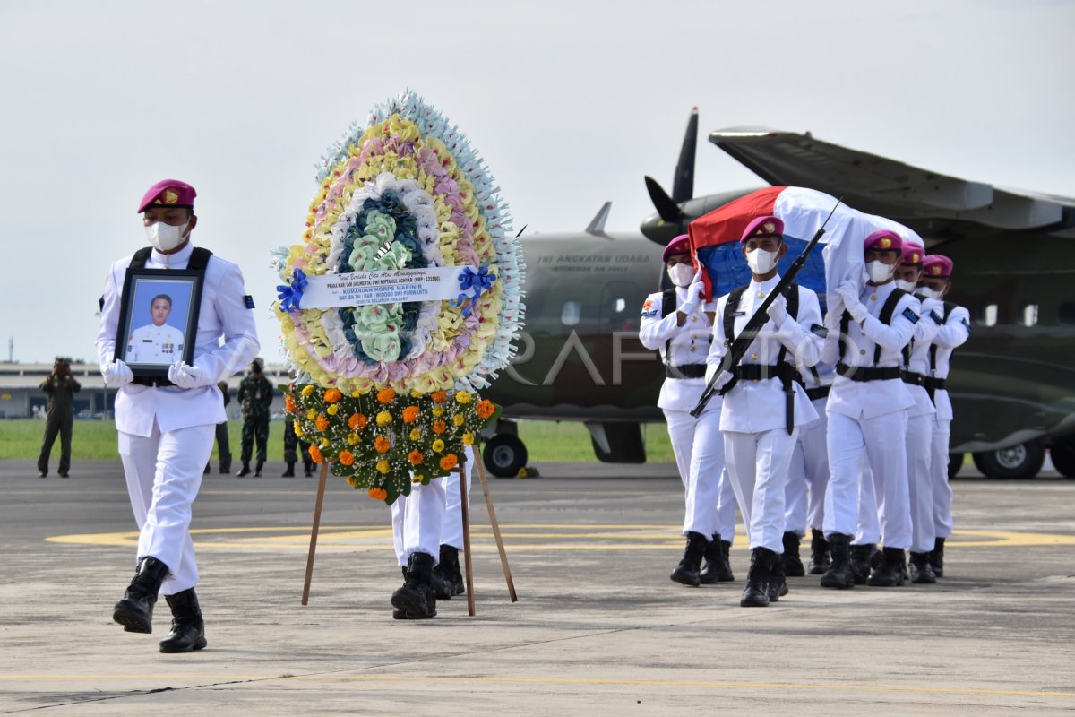 PENYAMBUTAN JENAZAH PRAJURIT KORPS MARINIR YANG GUGUR DI PAPUA ANTARA