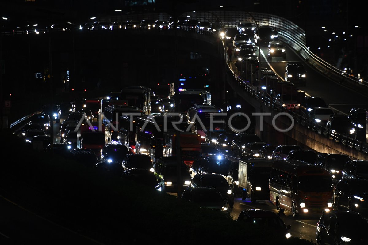 950 RIBU LEBIH KENDARAAN MENINGGALKAN JABODETABEK ANTARA Foto