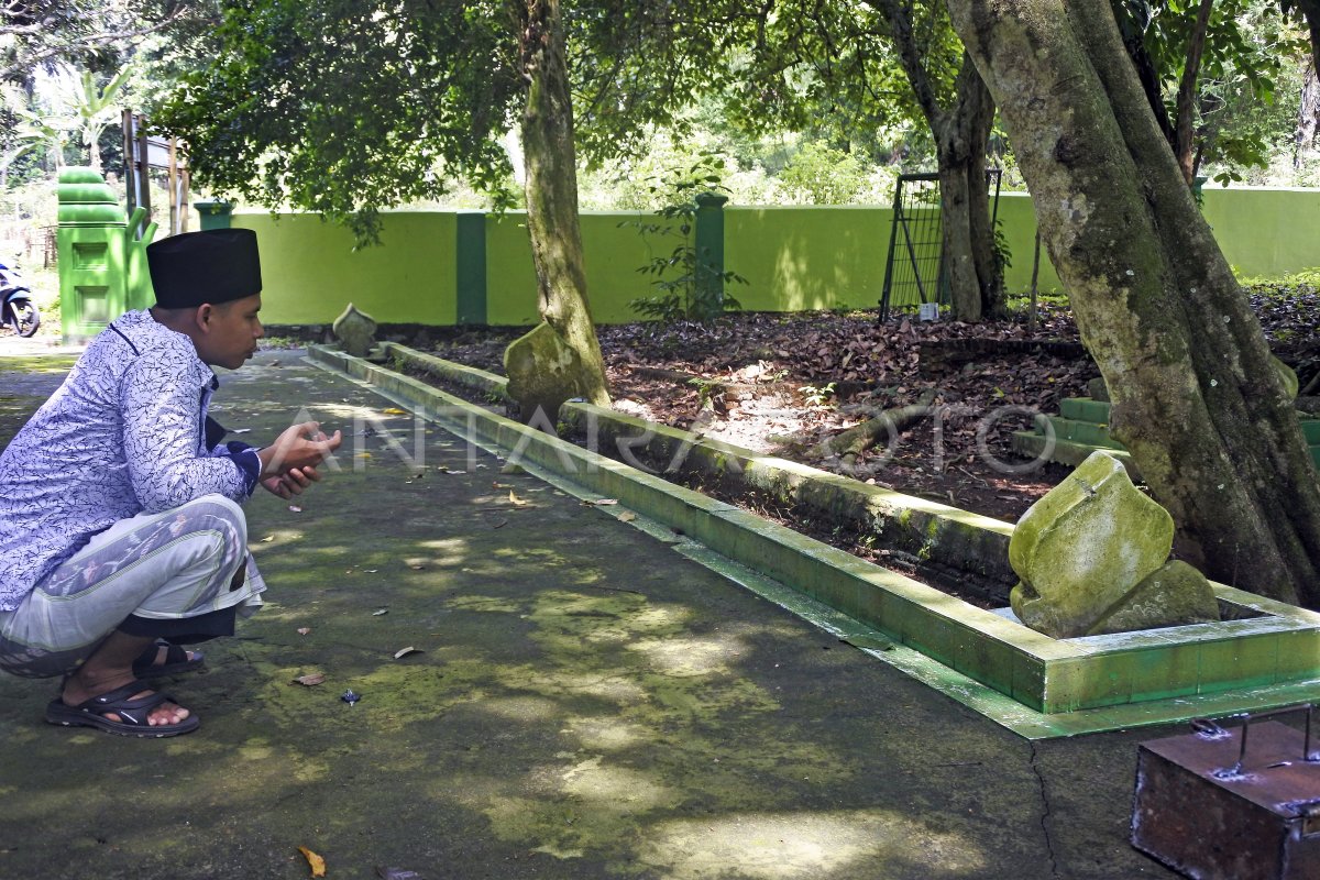 Makam Penyebar Agama Islam Di Banten Antara Foto