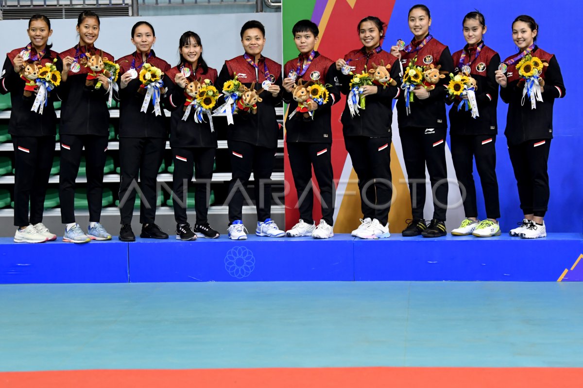 Bulu Tangkis Beregu Putri Indonesia Raih Perak Antara Foto