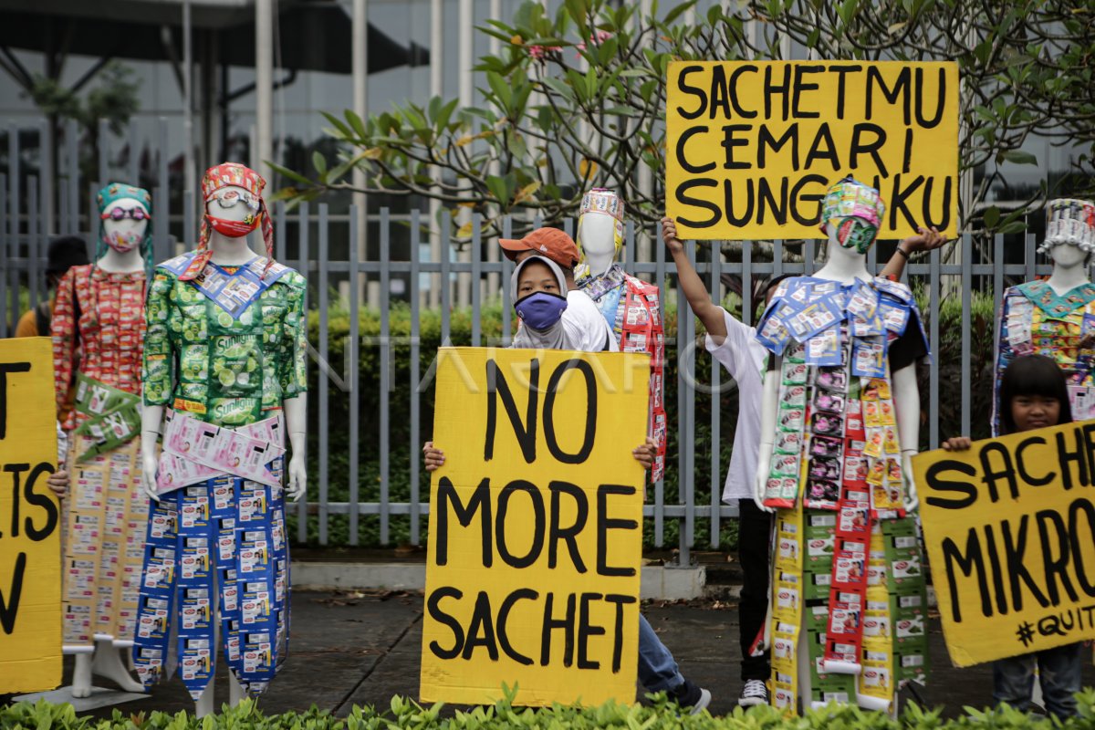 Aksi Darurat Sampah Kemasan Sachet Antara Foto