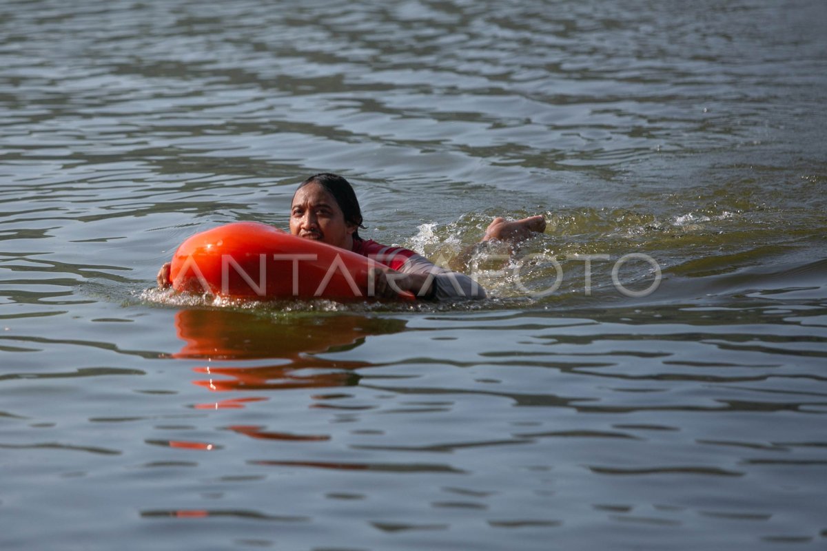 LATIHAN BERSAMA WATER RESCUE ANTARA Foto