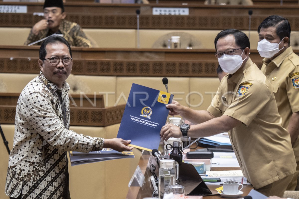 PENGAMBILAN KEPUTUSAN PEMBAHASAN 5 RUU PROVINSI ANTARA Foto