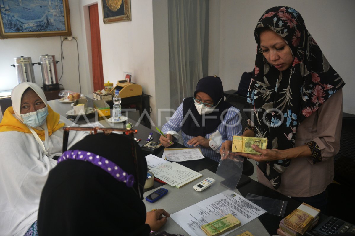 PENUKARAN UANG RIYAL UNTUK JAMAAH CALON HAJI ANTARA Foto