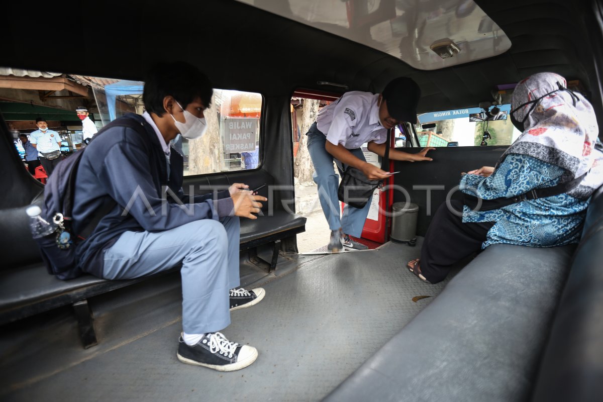 Rencana Pemisahan Tempat Duduk Pria Dan Wanita Di Angkot Antara Foto