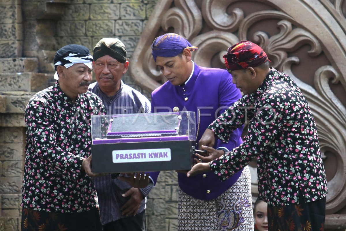 Upacara Manusuk Sima Di Kota Kediri Antara Foto