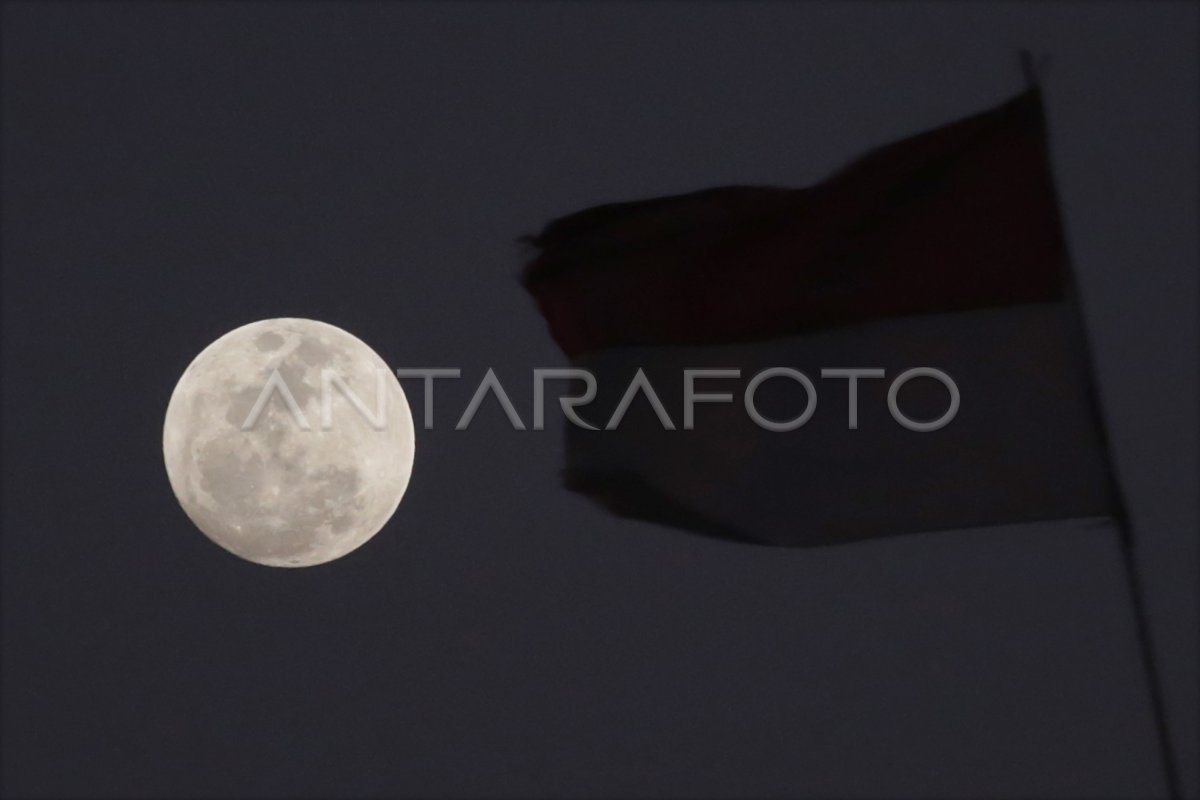 Supermoon Terakhir Antara Foto