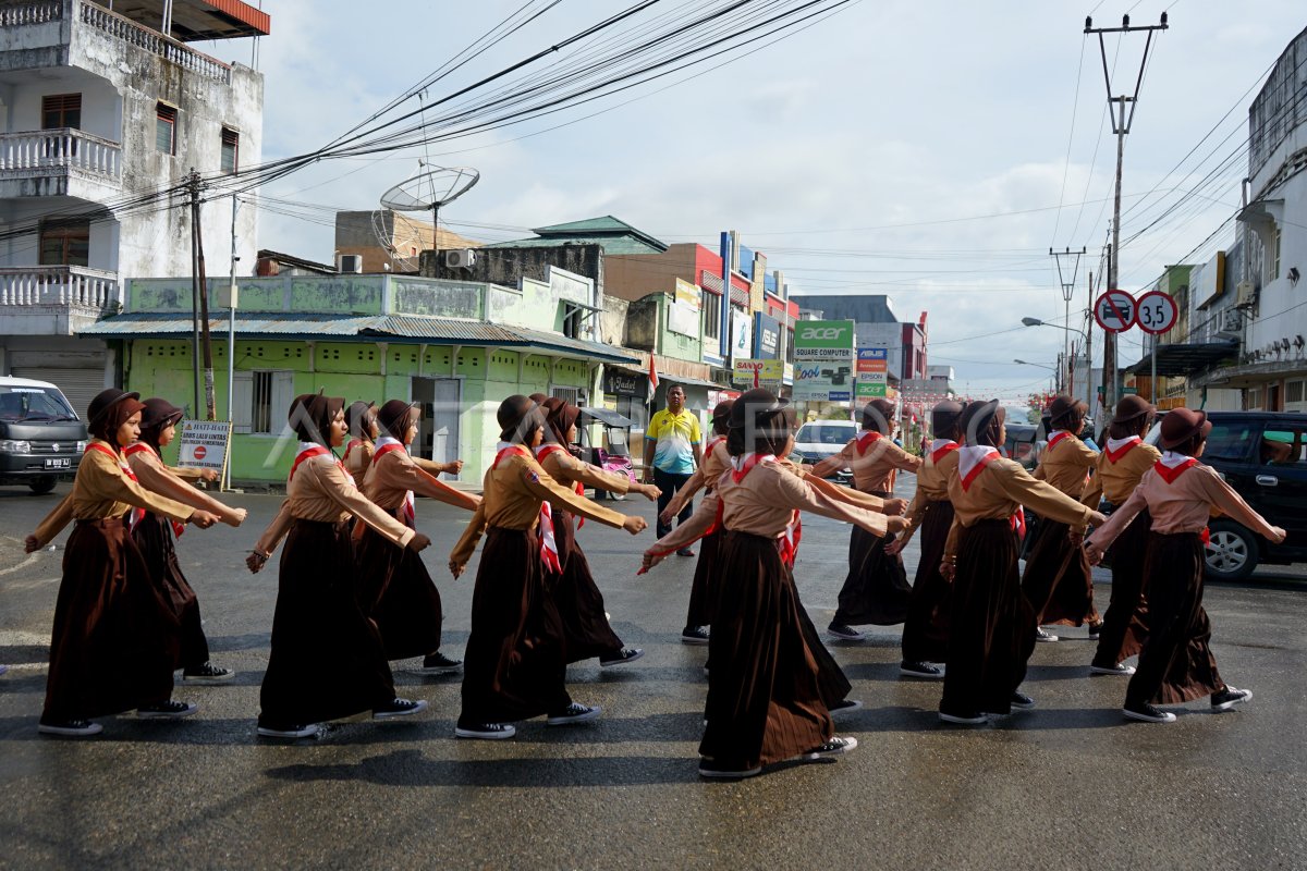 Gerak Jalan Sambut Hut Kemerdekan Antara Foto