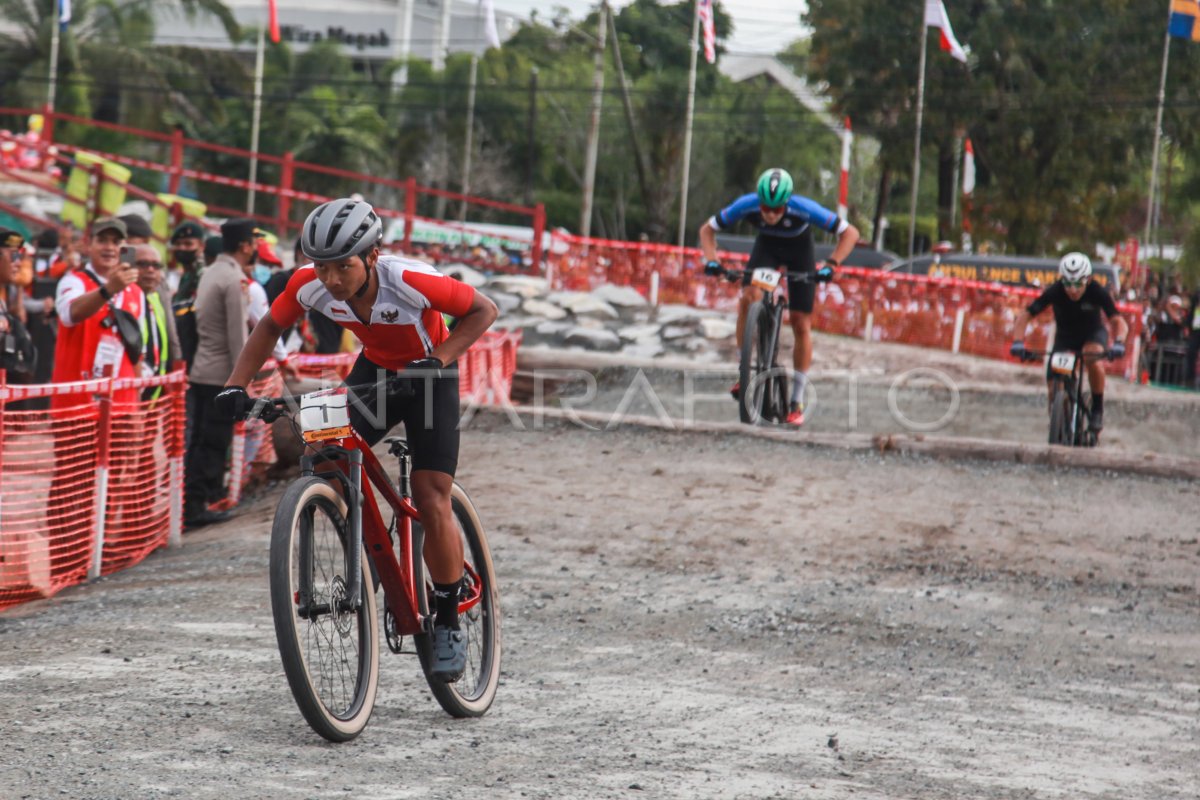 BALAP SEPEDA UCI MTB KATEGORI MEN ELITE ANTARA Foto