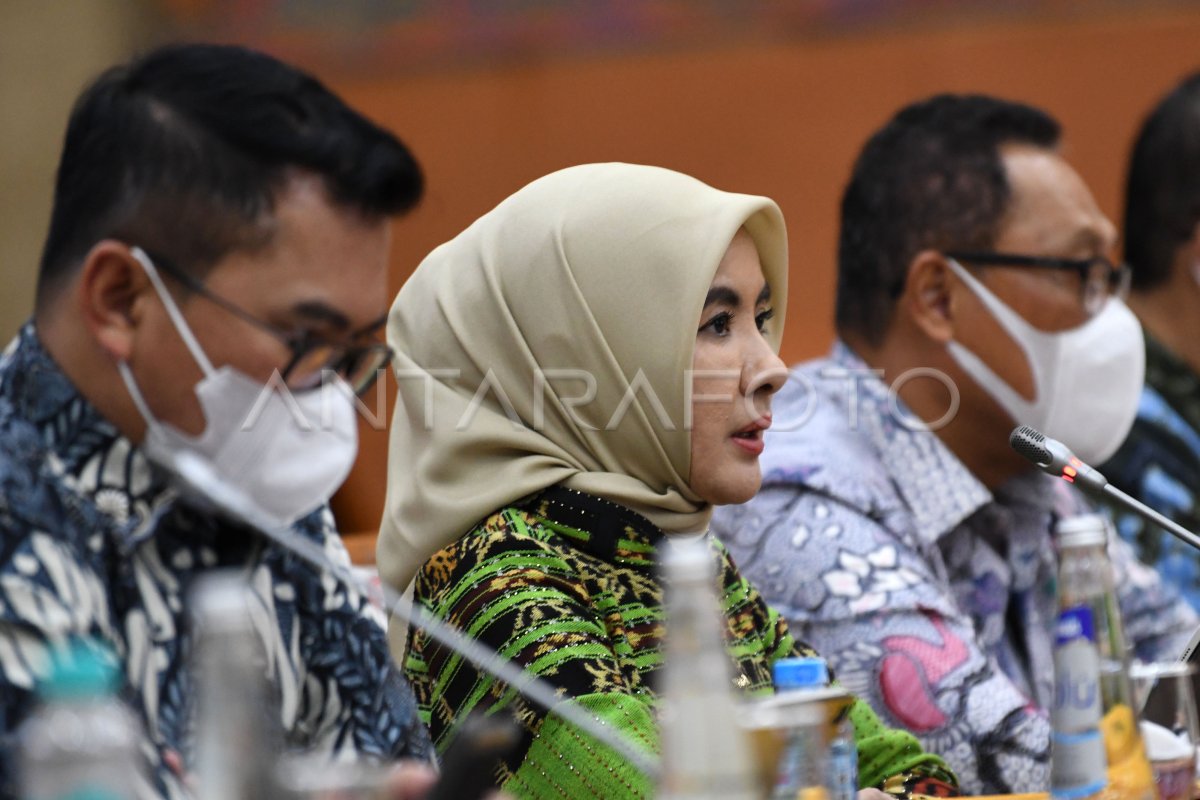 RAKER DPR DAN PERTAMINA ANTARA Foto