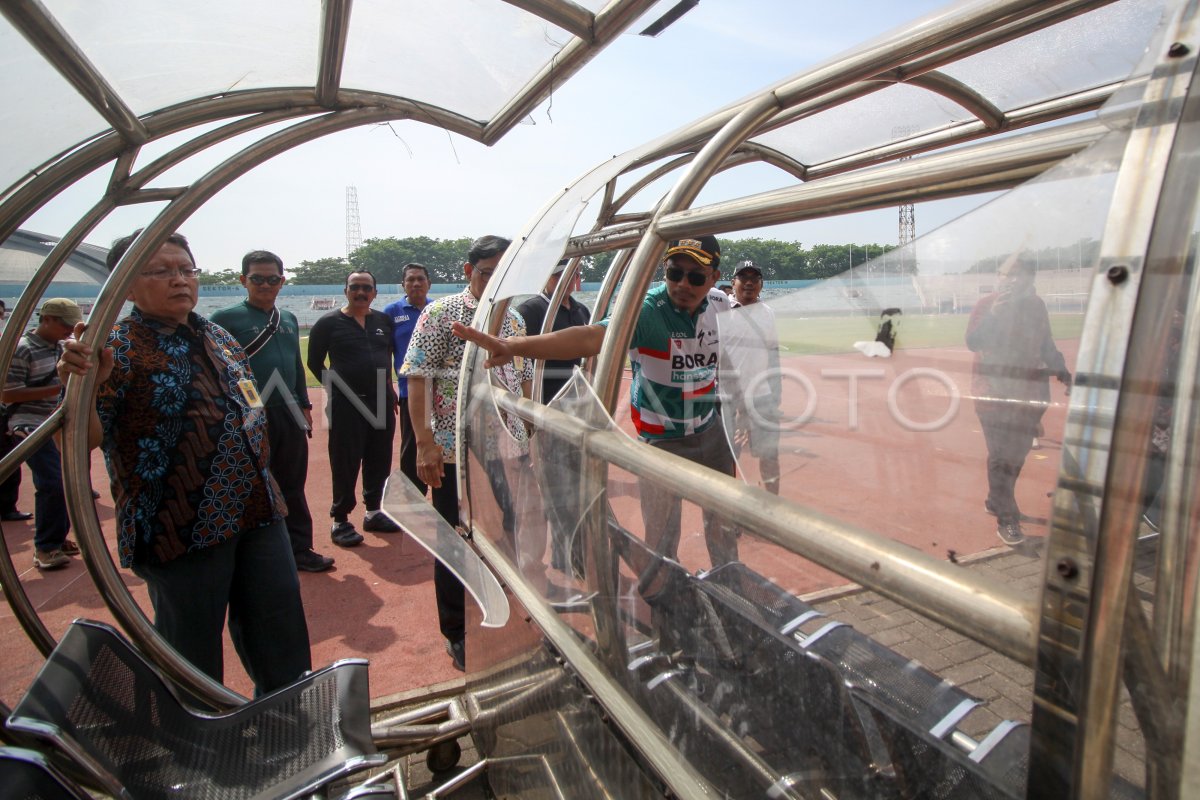 Stadion Rusak Akibat Kerusuhan Suporter Antara Foto