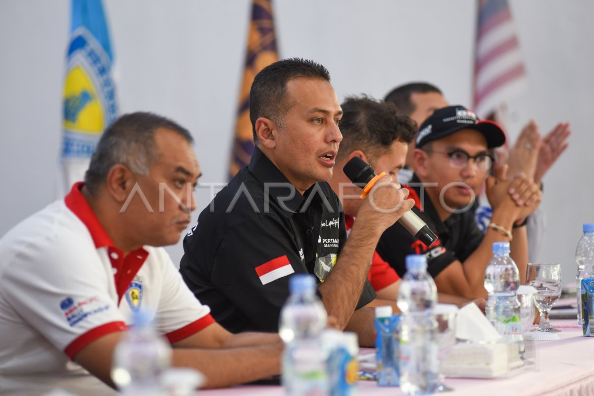 Pembukaan Asia Pacific Rally Championship Di Danau Toba Antara Foto