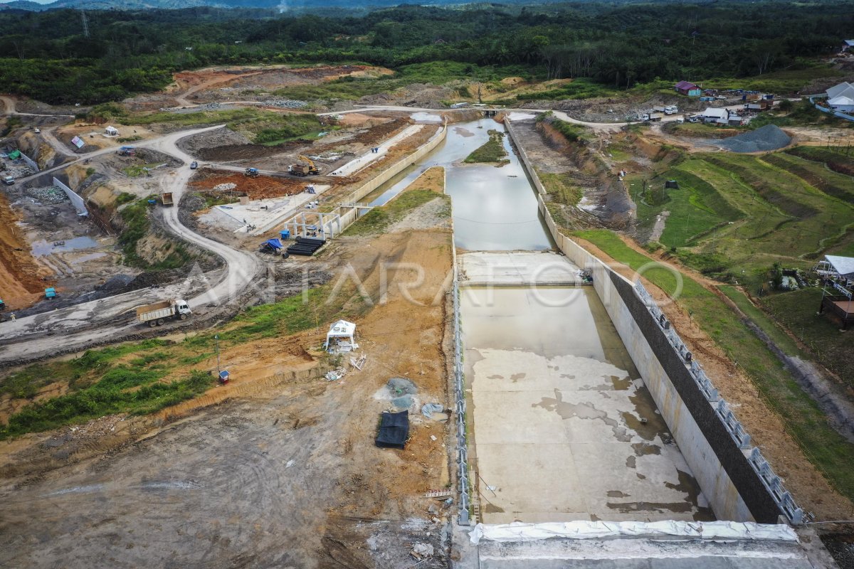 TARGET PENYELESAIAN BENDUNGAN SEPAKU SEMOI ANTARA Foto