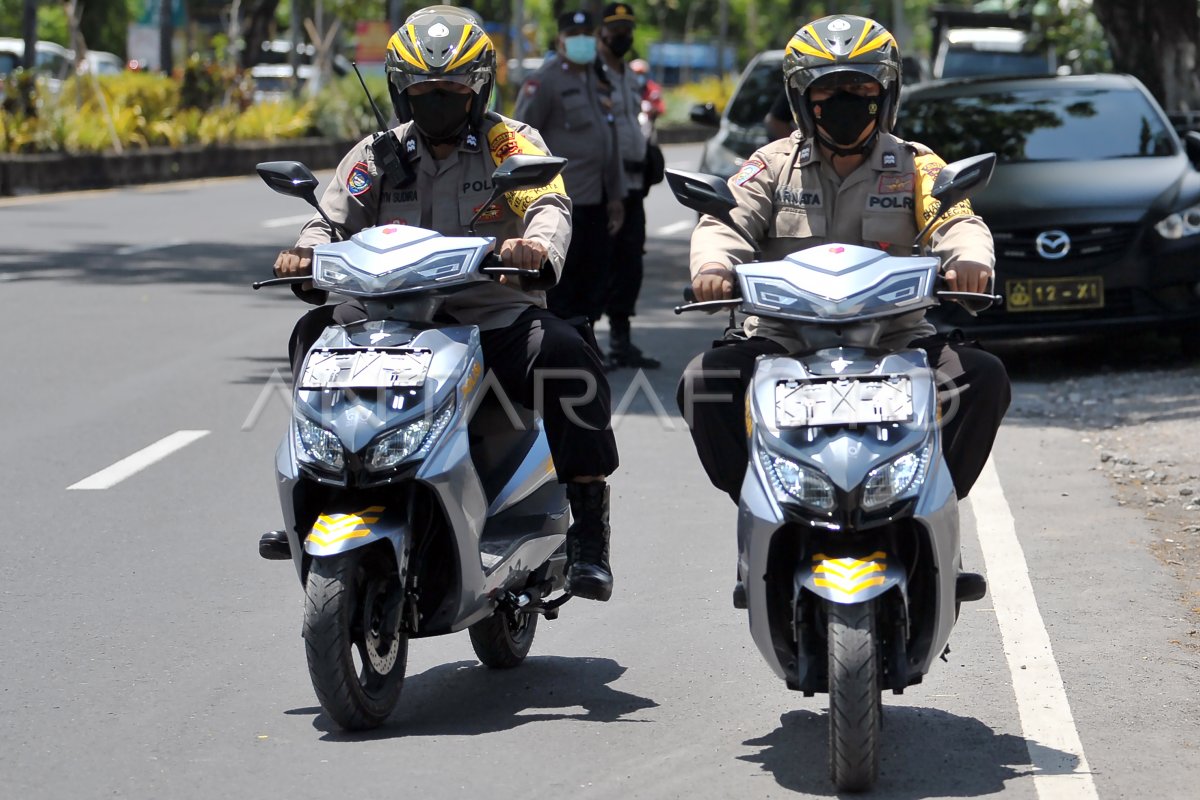 Penyerahan Motor Listrik Untuk Operasional Ktt G Di Bali Antara Foto