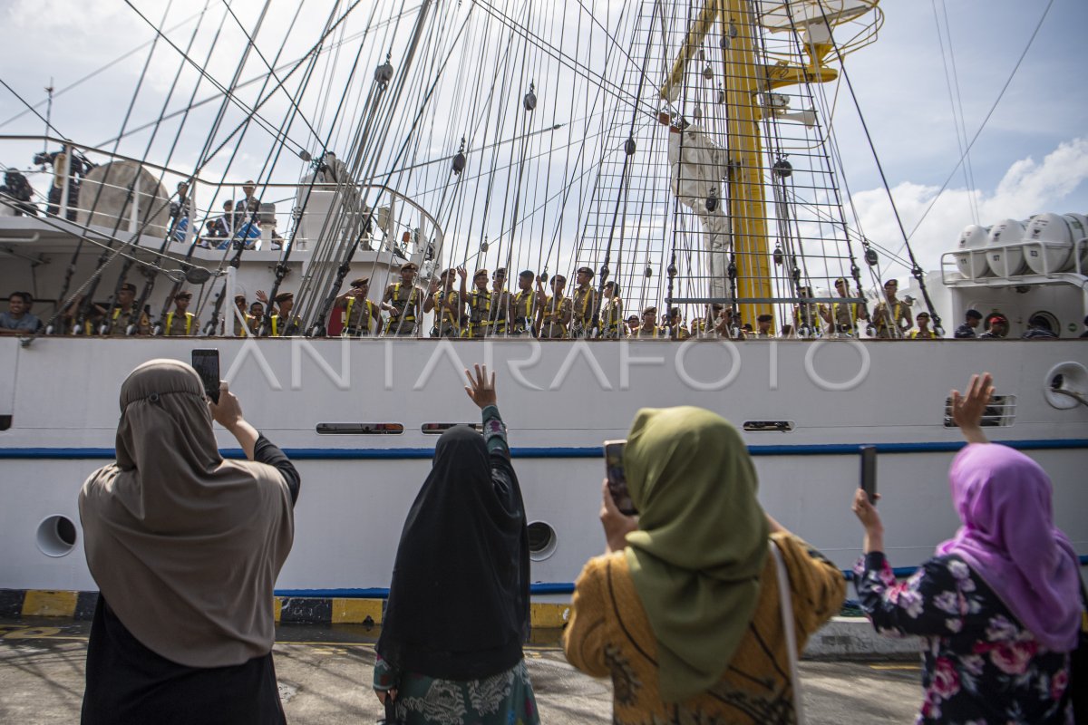 Kri Bima Suci Bertolak Ke Surabaya Antara Foto