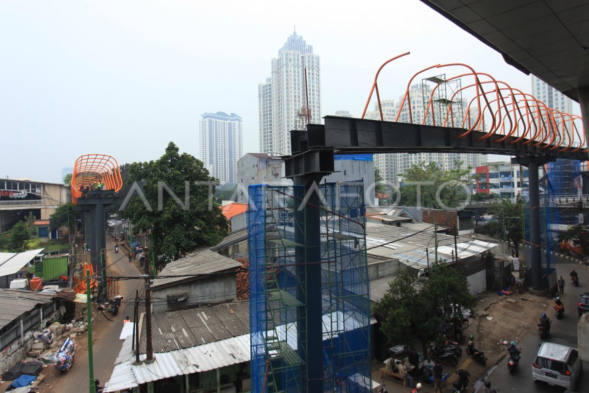 Pembangunan Jembatan Penyebrangan Orang Terintegrasi Antara Foto