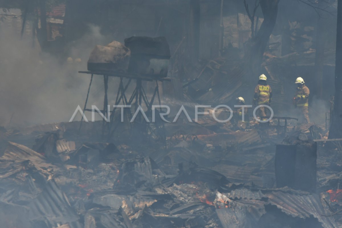 KEBAKARAN PERMUKIMAN DI KEBAYORAN LAMA ANTARA Foto