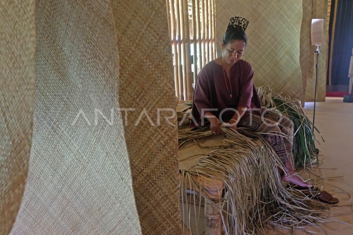 Festival Tenun Nusantara Di Borobudur Antara Foto