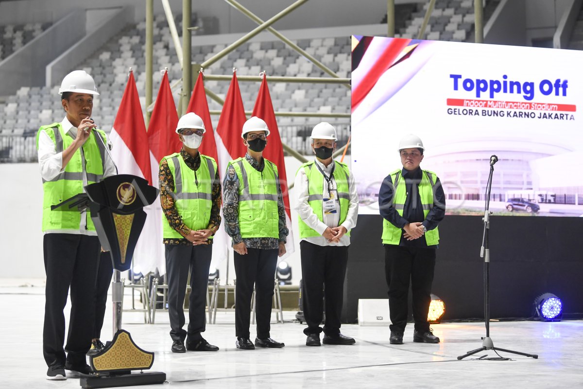 Penyelesaian Akhir Atap Indoor Multifunction Stadium Antara Foto