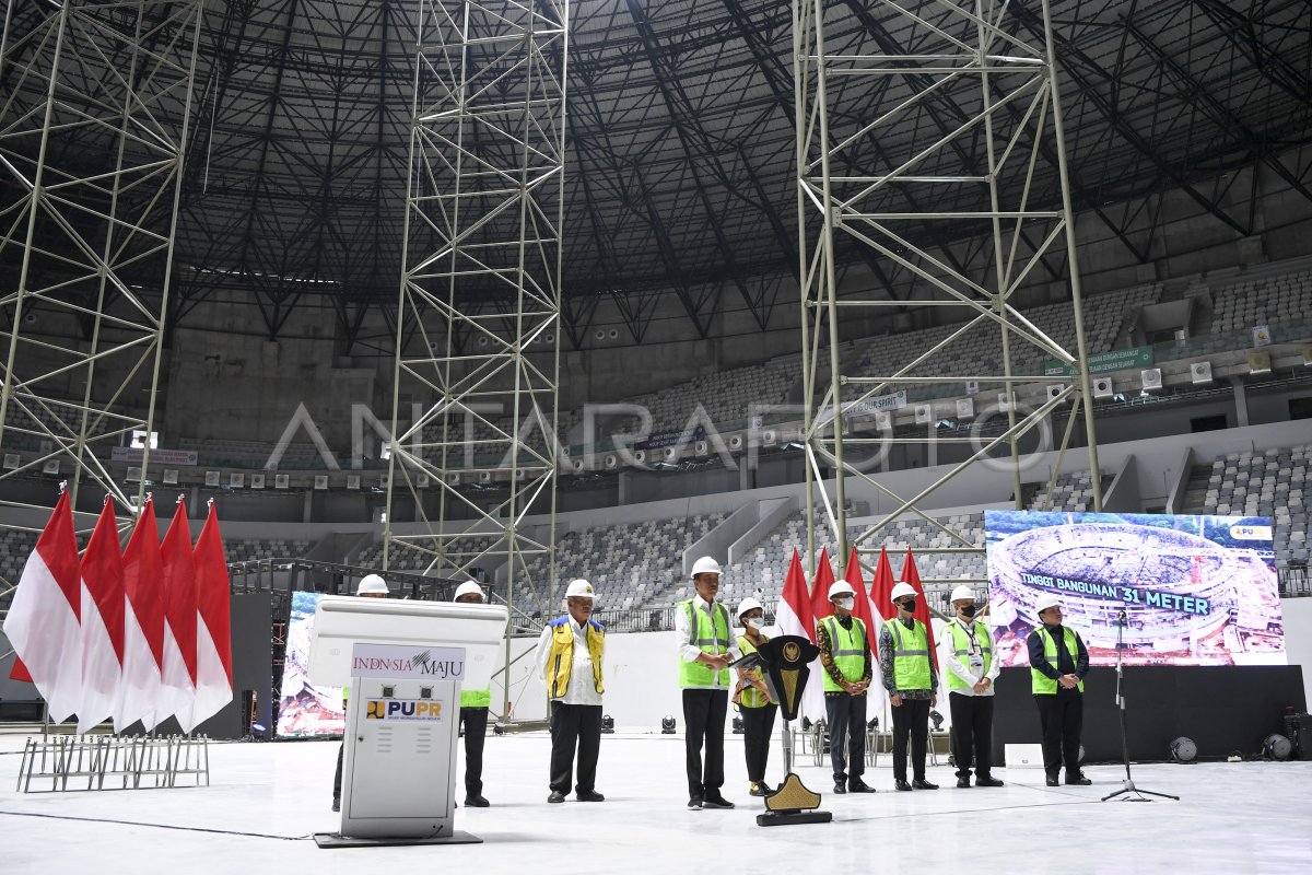 Penyelesaian Akhir Atap Indoor Multifunction Stadium Antara Foto