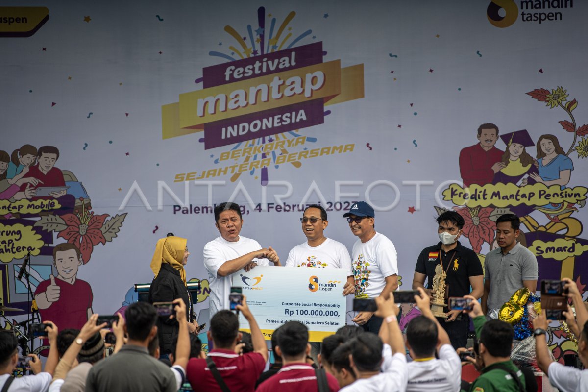 Jalan Sehat Hut Pt Bank Mandiri Taspen Antara Foto