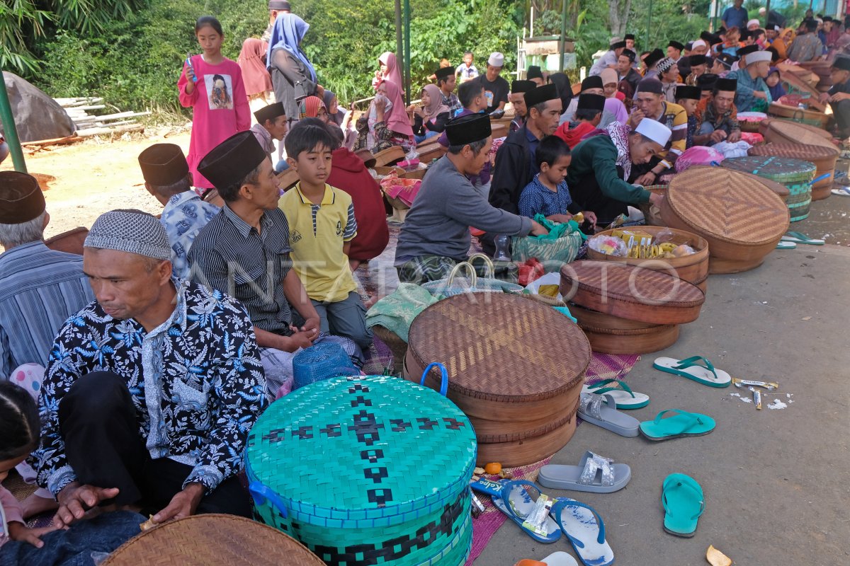 TRADISI NYADRAN DI LERENG GUNUNG SUMBING ANTARA Foto