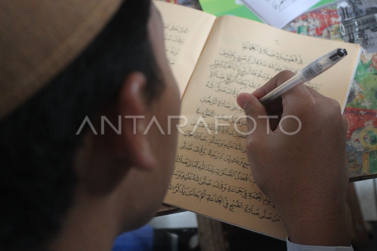 Tradisi Kajian Kitab Kuning Di Ponpes Malang Antara Foto