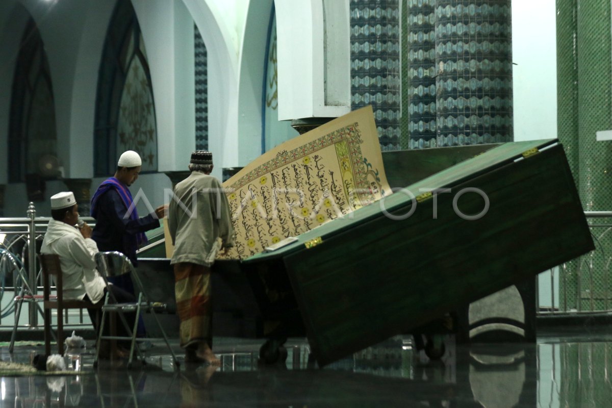 Tadarus Al Quran Raksasa Di Banyuwangi Antara Foto