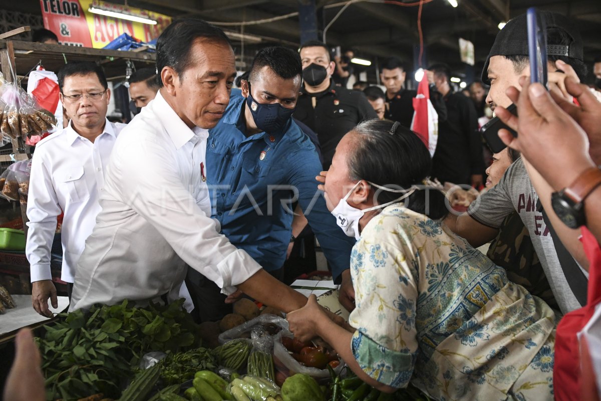 PRESIDEN KUNJUNGI PASAR MINGGU ANTARA Foto