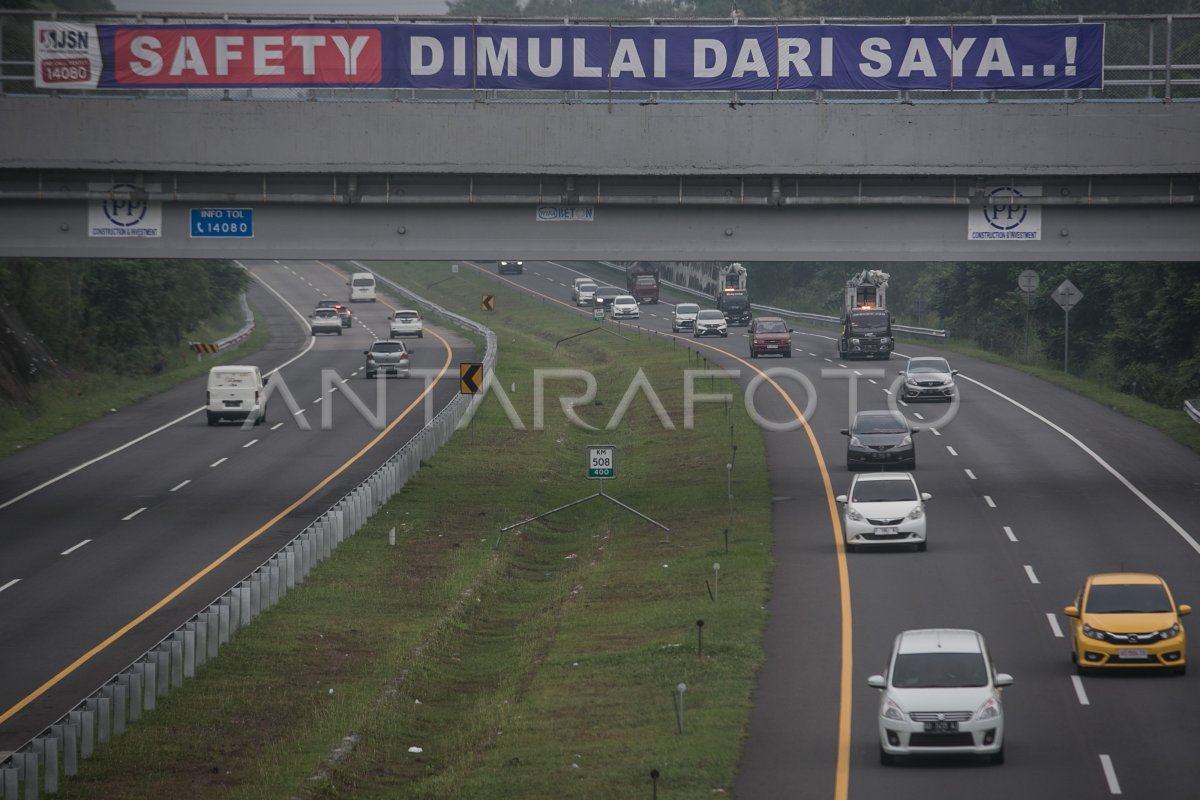 PENINGKATAN VOLUME KENDARAAN RUAS TOL SOLO NGAWI ANTARA Foto