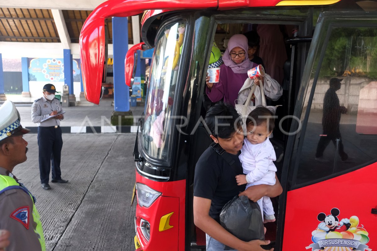 Arus Balik Lebaran Di Terminal Mengwi Bali Antara Foto