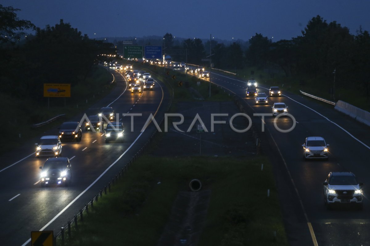 PERPANJANGAN REKAYASA LALU LINTAS SATU ARAH TOL CIPALI ANTARA Foto