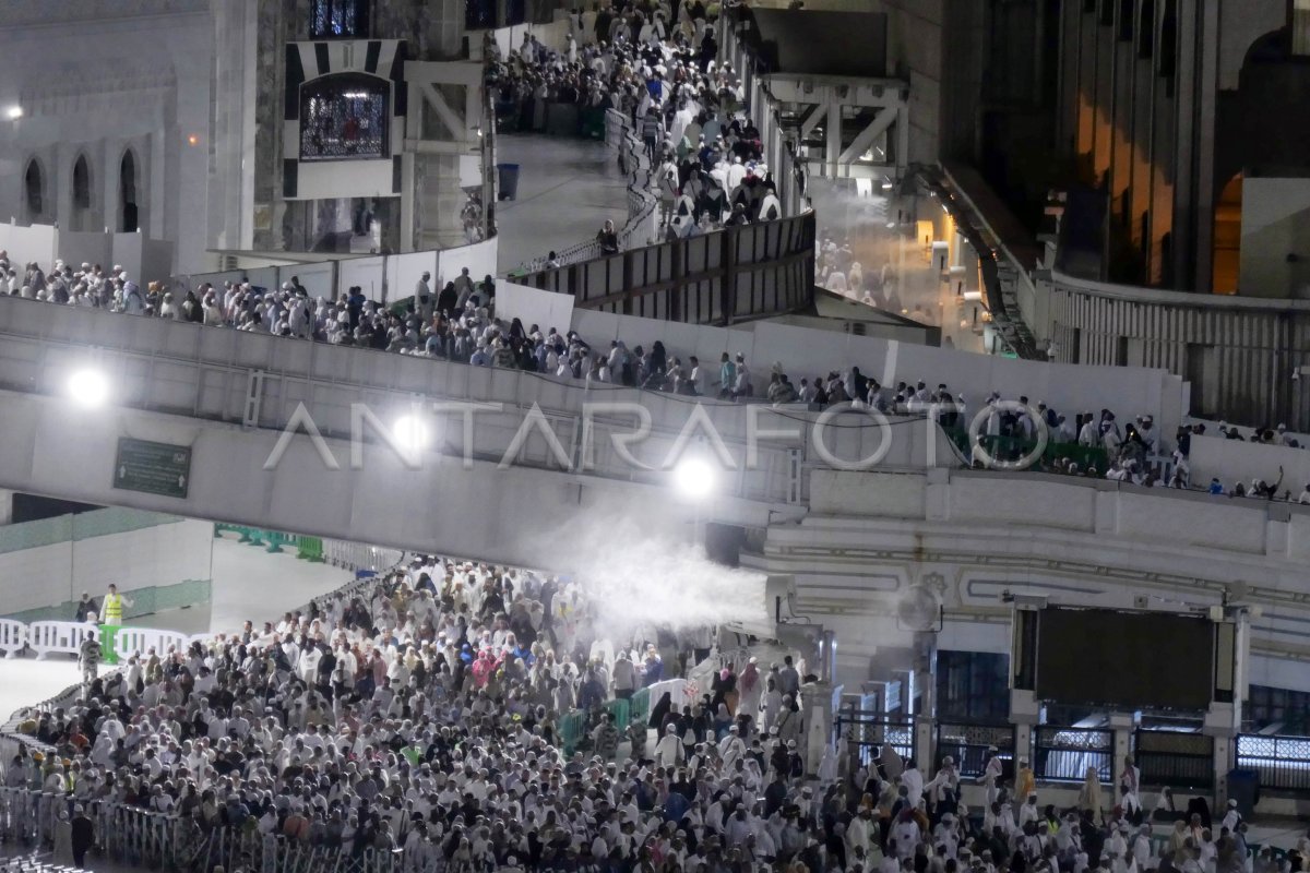 Kepadatan Masjidil Haram Antara Foto