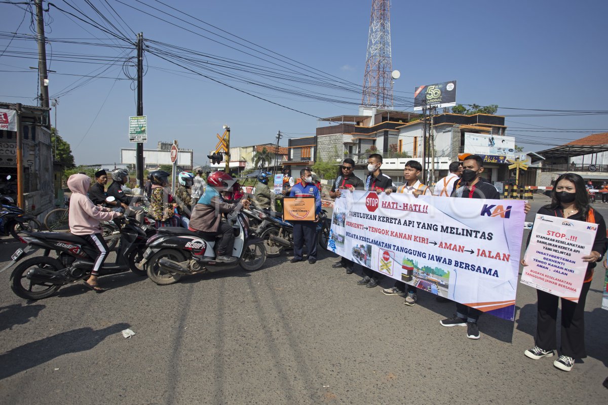 Sosialisasi Keselamatan Di Perlintasan Kereta Antara Foto