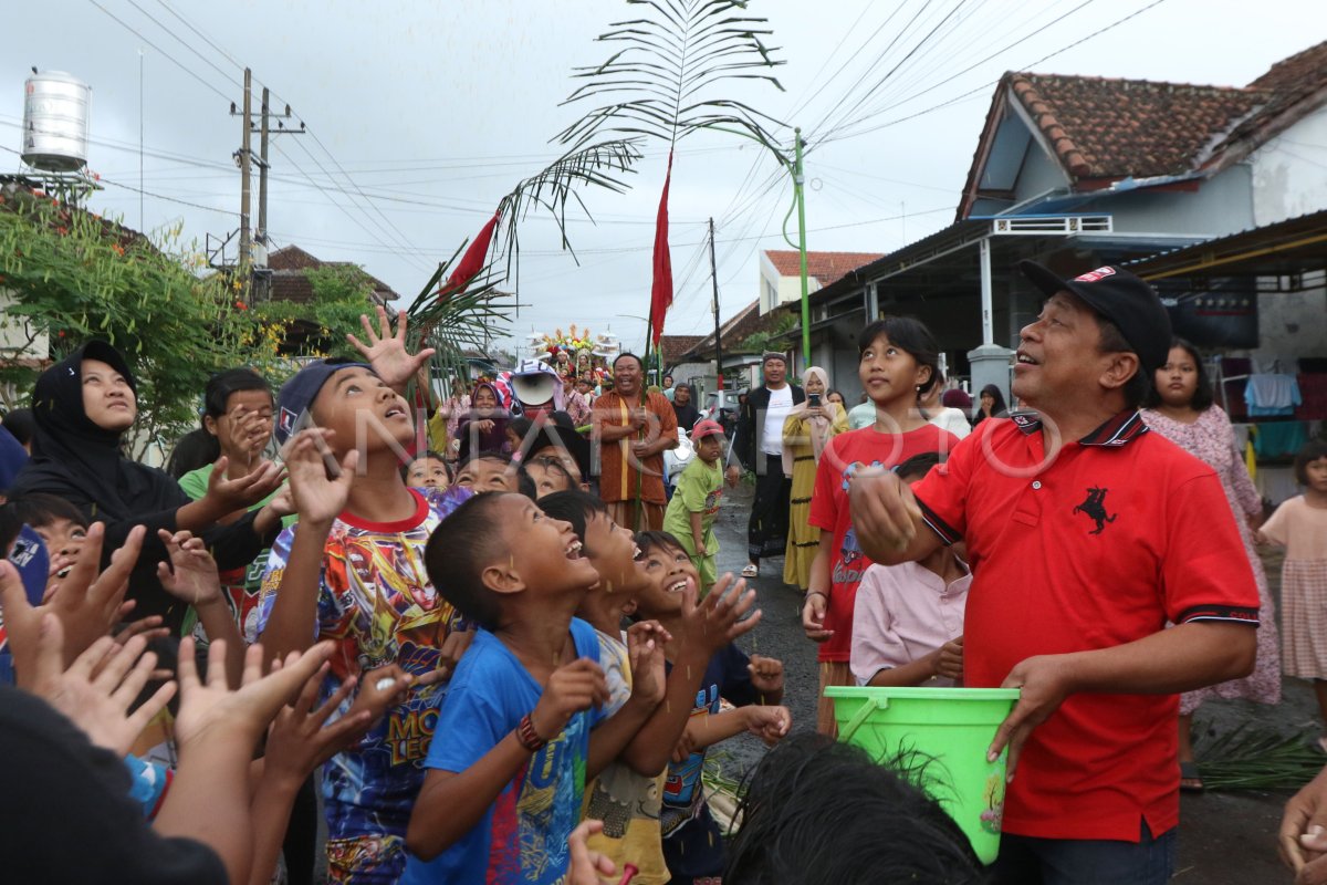 Tradisi Pengantin Suku Osing ANTARA Foto