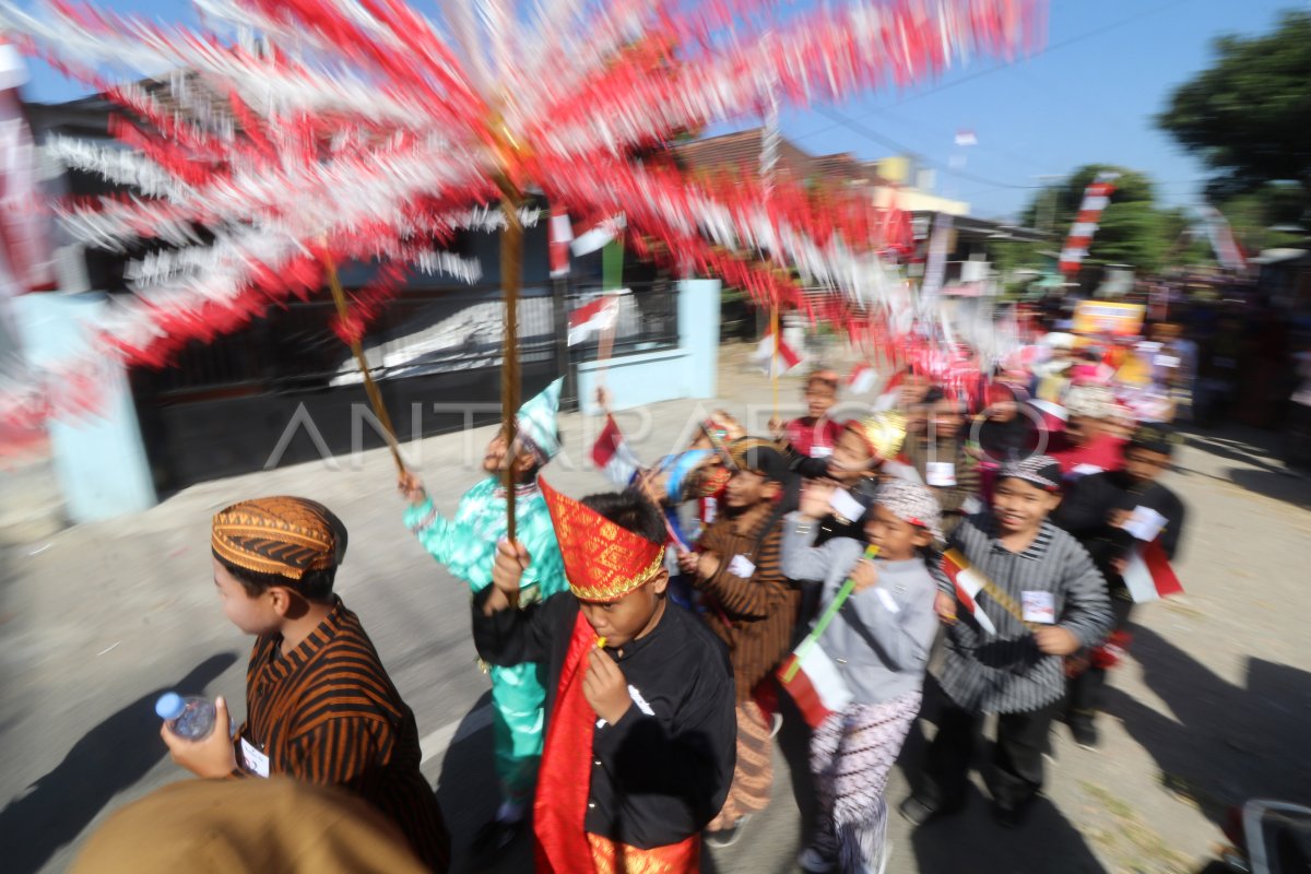 Kirab Kebangsaan Pelajar Kediri Antara Foto