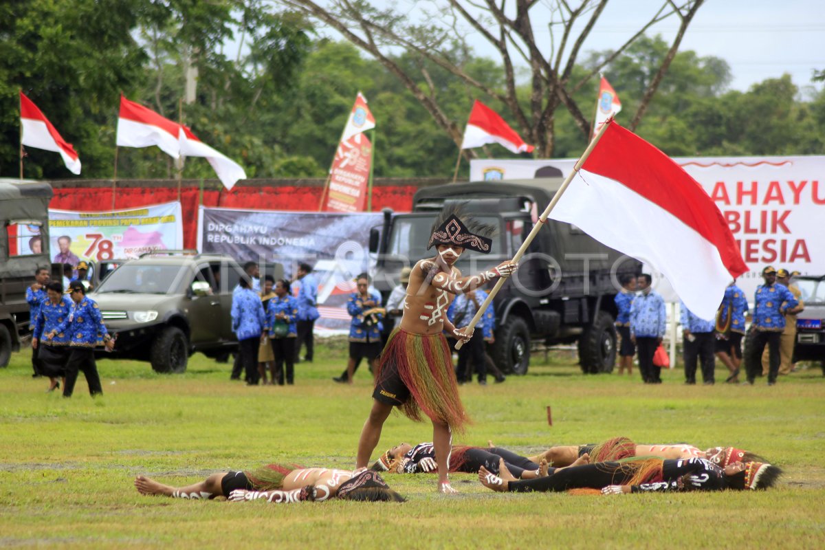 Tarian Papua Pada Peringatan Hut Ri Di Papua Barat Daya Antara Foto