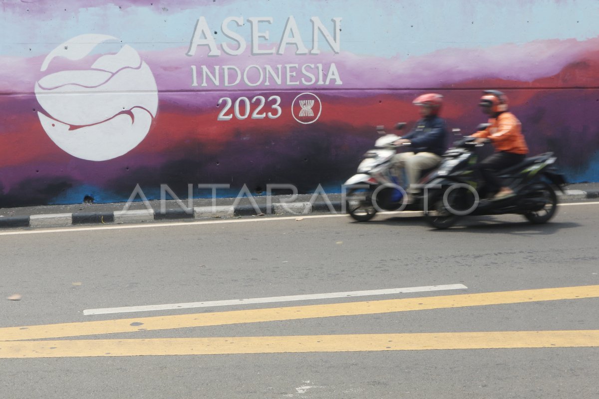 Mural Ktt Ke Asean Antara Foto