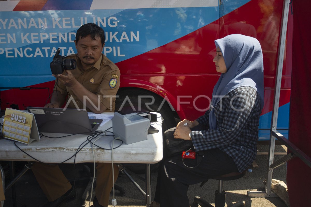 Layanan Jemput Bola Administrasi Kependudukan Antara Foto