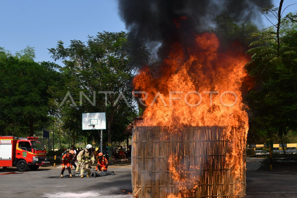 Simulasi Penanganan Kebakaran Di Madiun Antara Foto