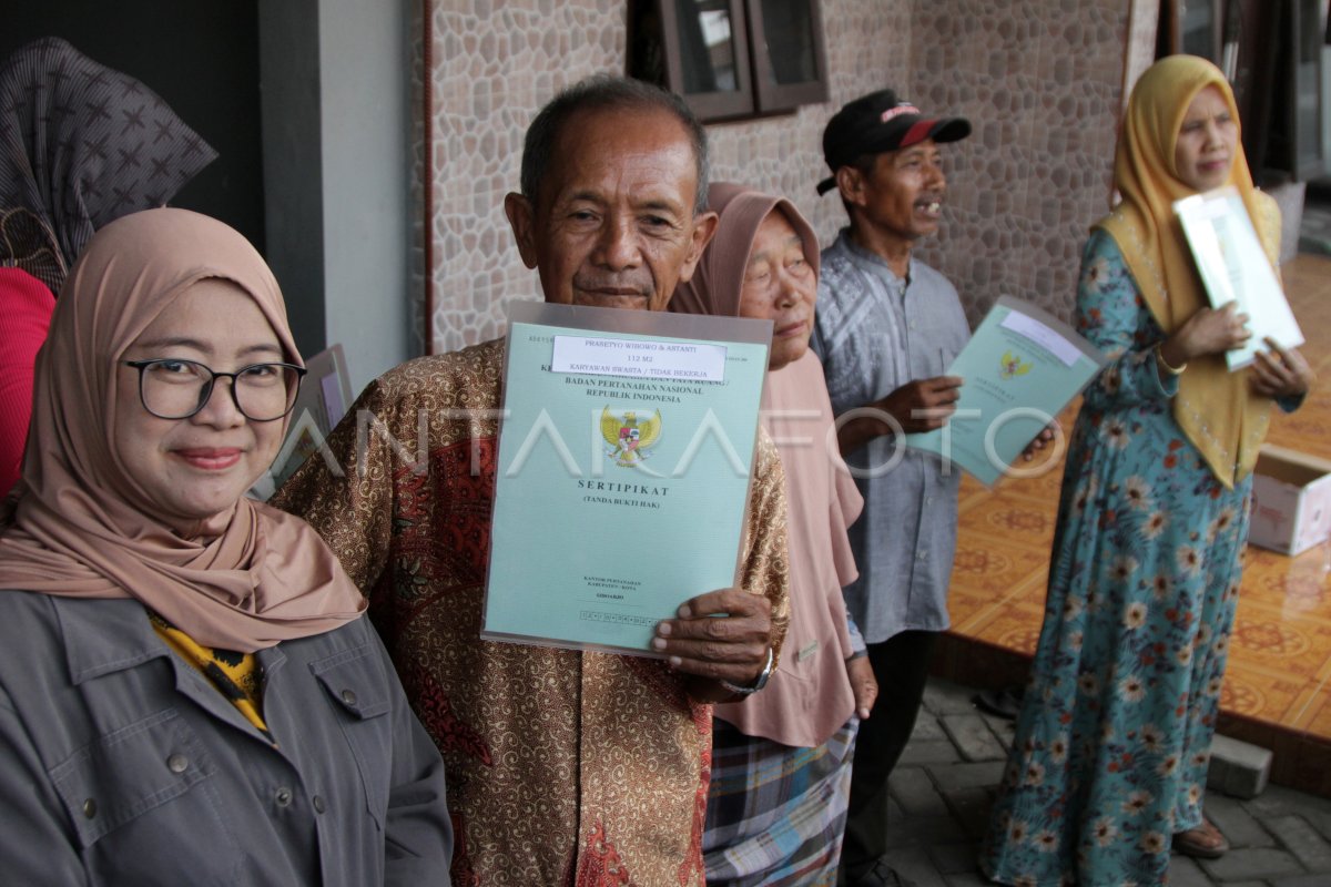 Menteri Atr Bpn Serahkan Sertifikat Tanah Korban Lumpur Lapindo