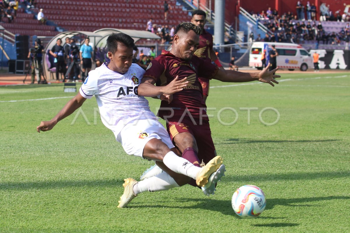 Persik Kediri Melawan PSM Makassar ANTARA Foto