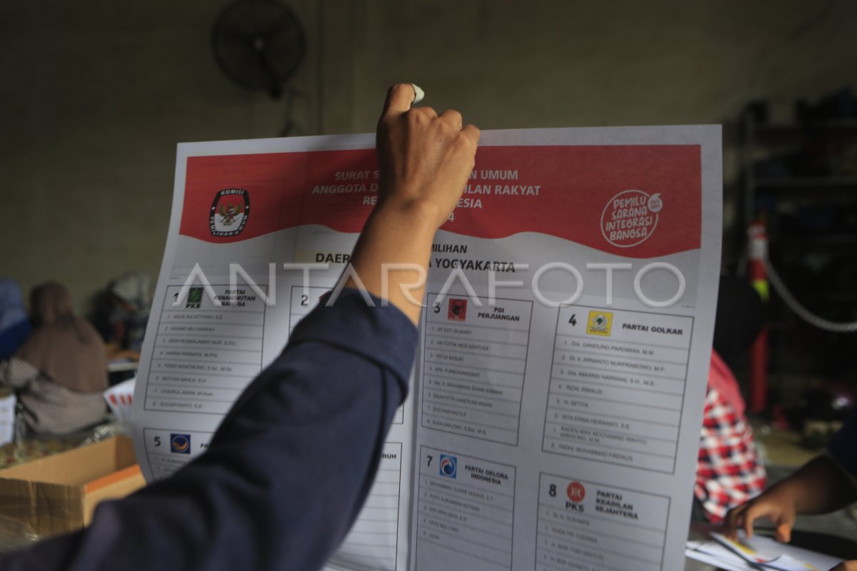 Pekerja Pelipat Surat Suara Pemilu Di Yogyakarta ANTARA Foto