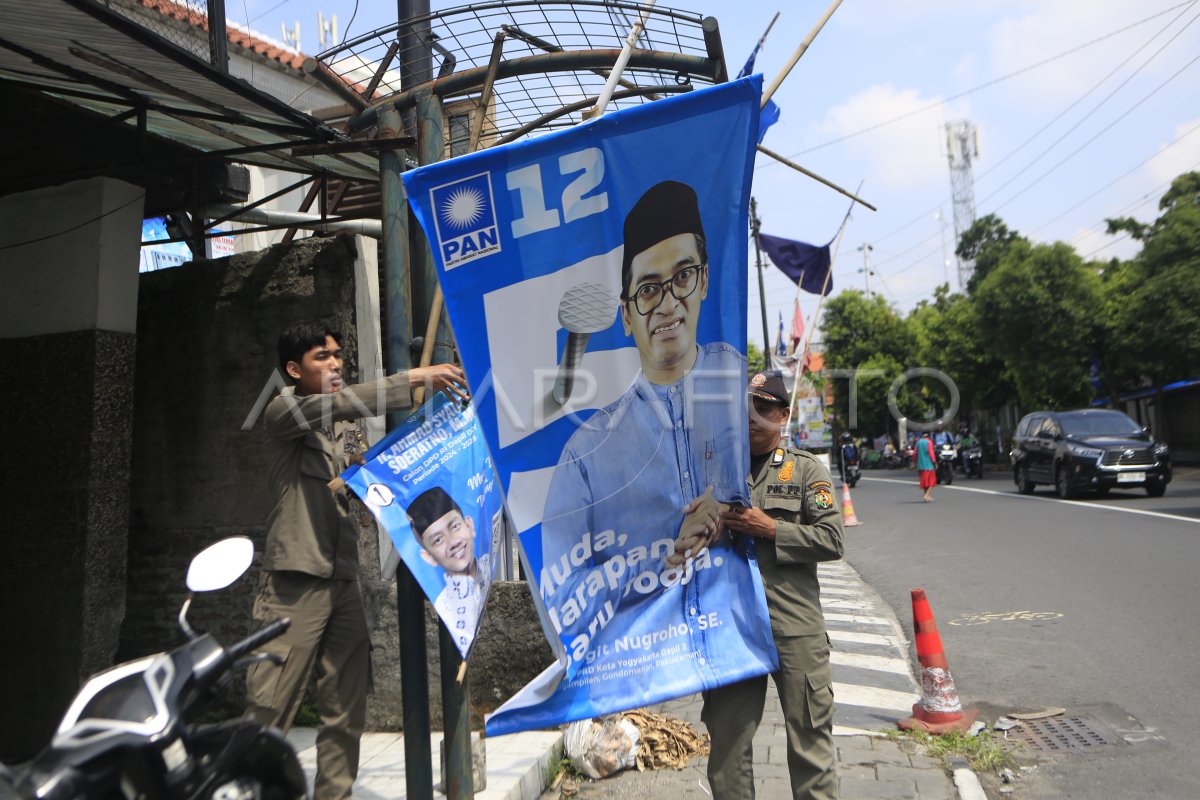 Penertiban Alat Peraga Kampanye Di Yogyakarta Antara Foto